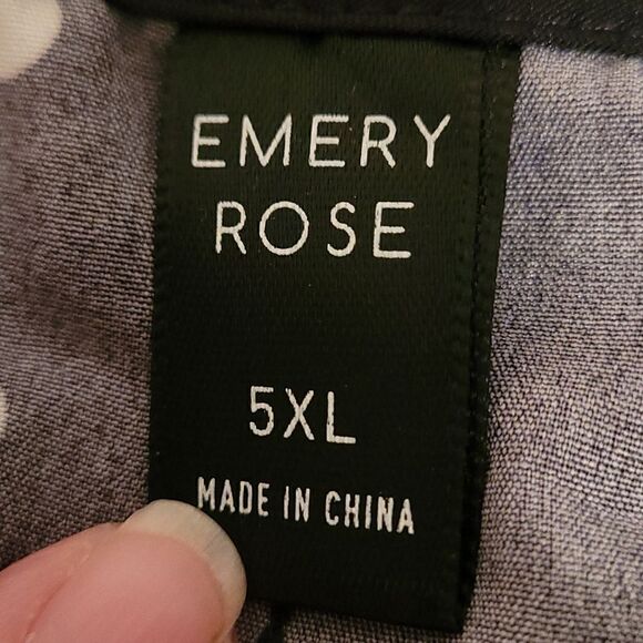 Emery Rose spotted shark bite hem top - Picture 4 of 5